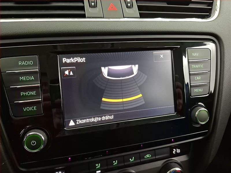 Škoda Octavia (2016) 1.6 TDI, Navi, Tempomat - fotka 15 z 19