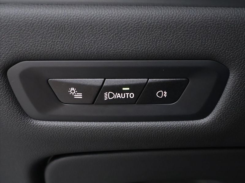 BMW X5 3,0 50e xDrive 230kW CZ DPH - fotka 18 z 38
