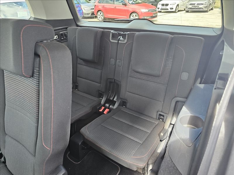 Volkswagen Touran 1,4 Tsi 110KW DSG Sound 7MÍST - fotka 29 z 47