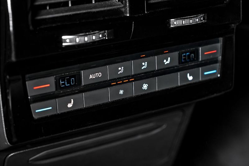 Volkswagen Touareg 210kW Rline Vzduch Masáže HuD - fotka 19 z 24