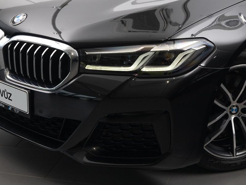 BMW Řada 5 520d xDrive - fotka 6 z 22