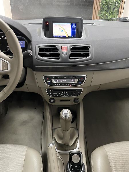 Renault Fluence 1.6 i ČR 1.MAJ.SER.NAVI.DIGIAC - fotka 20 z 23