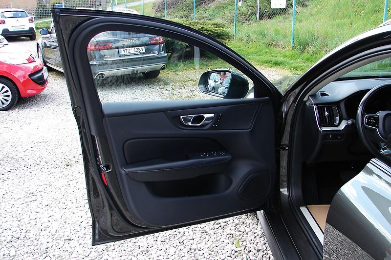 Volvo V60 CC 2.0B4 AWD MildHybrid ZADÁN! - fotka 14 z 46