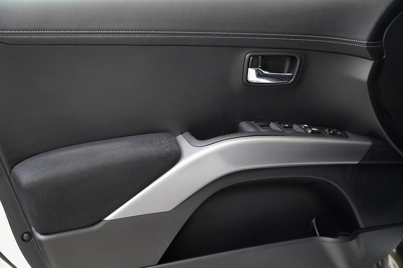 Mitsubishi Outlander - fotka 12 z 24