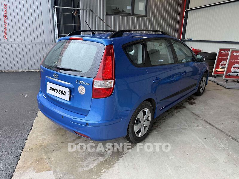 Hyundai i30 (2010) 1.4i, 1.maj,ČR, AC, park - fotka 2 z 3