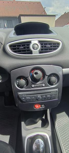 Renault Clio (2012) 1,2 16V 55kW - fotka 23 z 28
