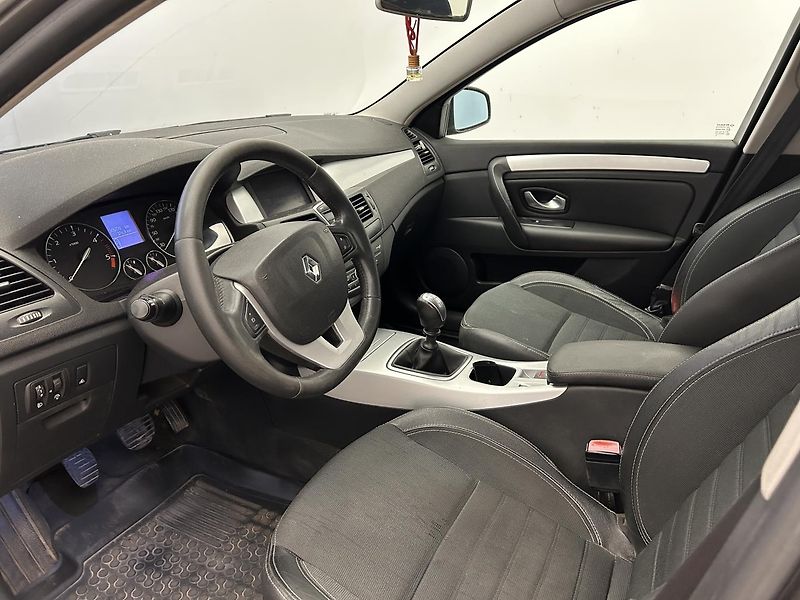 Renault Laguna 1.5 DCI Expression - fotka 6 z 25