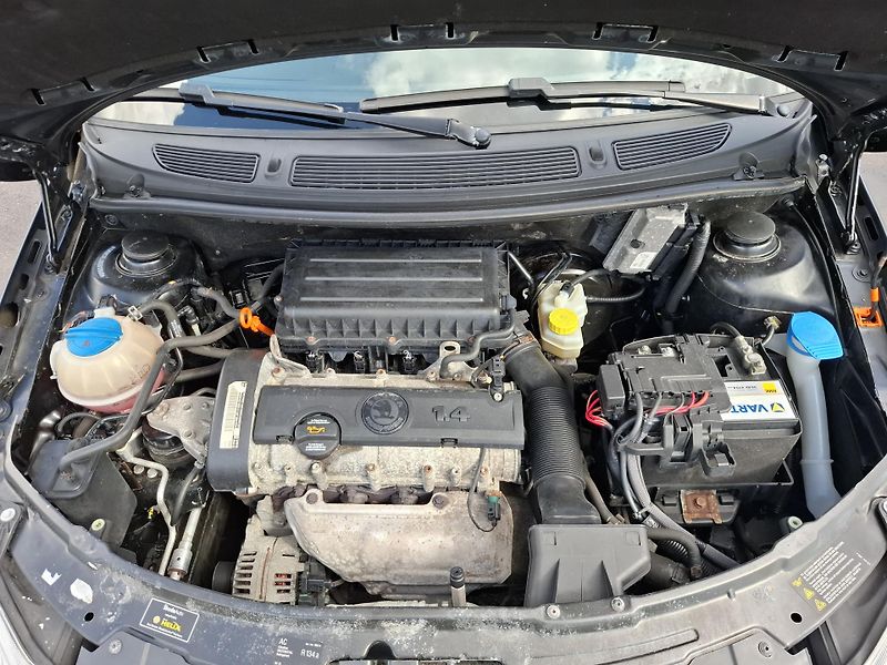 Škoda Roomster (2009) 1.4 16v 63kW,klima,stk 2028 ! - fotka 15 z 18