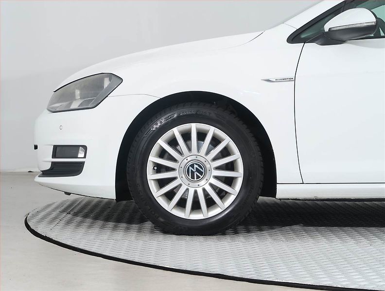 Volkswagen Golf (2014) 1.6 TDI, Navi, Tempomat - fotka 15 z 23