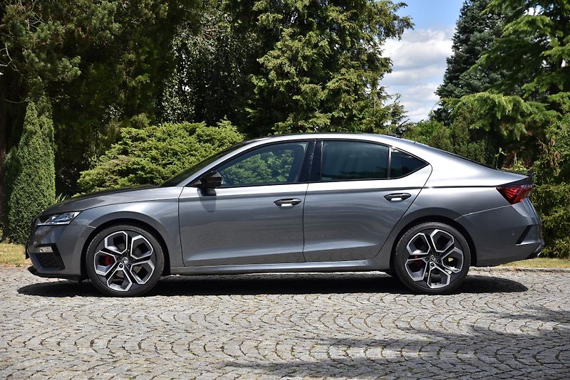 Škoda Octavia RS 2.0 TDI 147 kW DSG 4X4, ČR - fotka 5 z 50