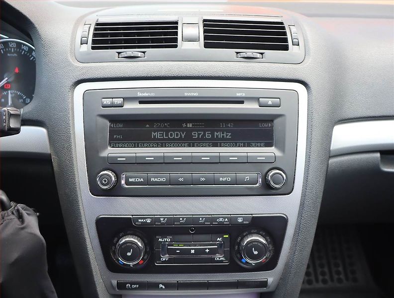 Škoda Octavia (2010) Elegance 2.0 TDI, Xenony - fotka 12 z 15
