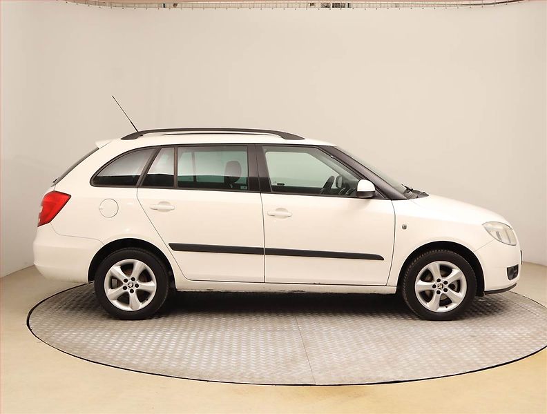 Škoda Fabia (2009) Ambition 1.2 12V, po STK - fotka 6 z 14