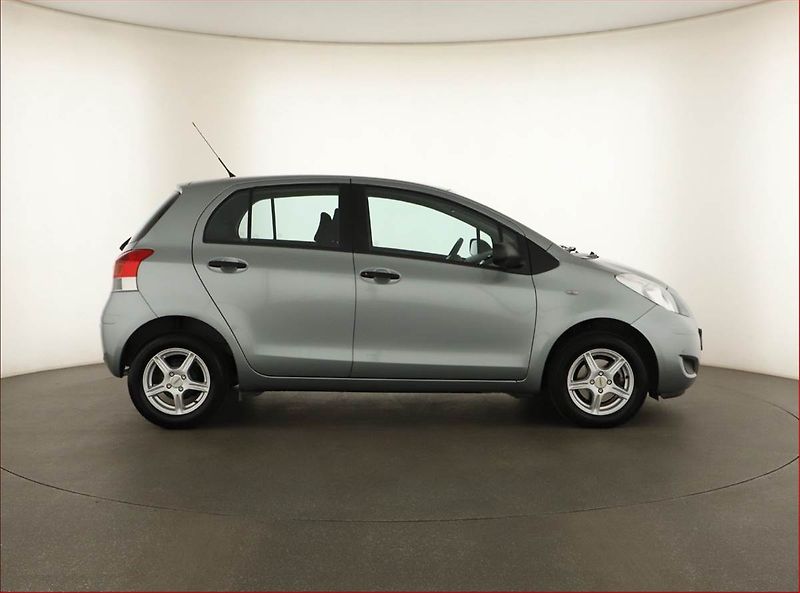 Toyota Yaris (2009) 1.0 VVT-i, ČR,1.maj - fotka 6 z 11