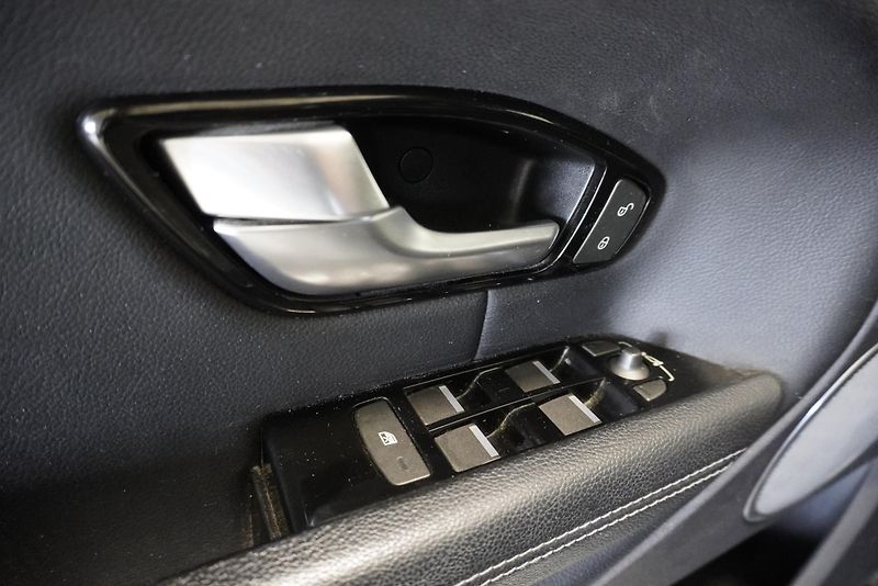 Land Rover Range Rover Evoque 2.0SE DYNAMIC 4WD AUTOMAT - fotka 12 z 30
