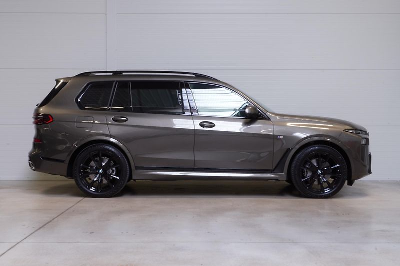 BMW X7 Xdrive40d,ČR,DPH,NZ.TOP,Tažné - fotka 4 z 45