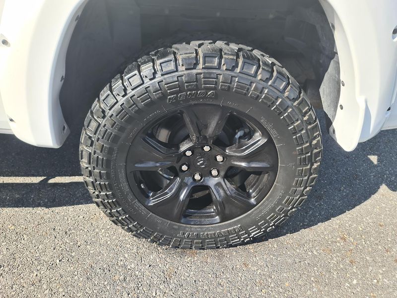 Dodge RAM 1500 (2022) 5.7 HEMI 4x4 BIGHORN LPG - fotka 58 z 67