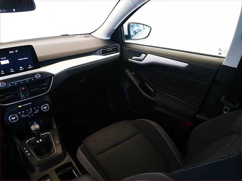 Ford Focus (2020) 1.0 EcoBoost, Tempomat - fotka 8 z 15