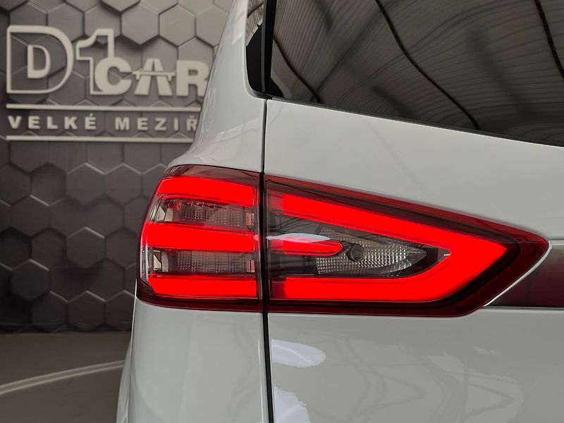 Ford S-MAX 2.0 EB Titanium LED manuál - fotka 39 z 65