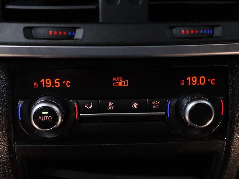BMW X5 3,0 30d 190 kW CZ DPH xDrive - fotka 34 z 41