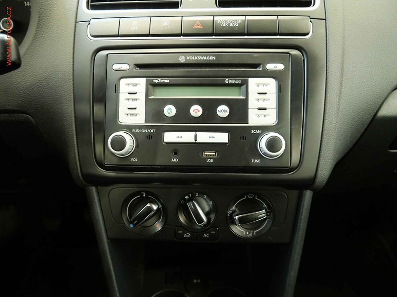 Volkswagen Polo (2011) 1.2 12V, AC - fotka 13 z 16