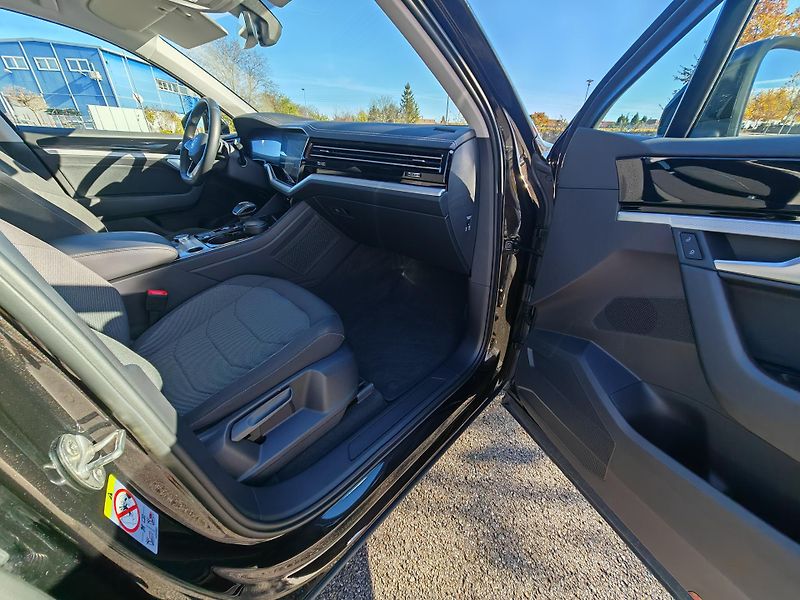 Volkswagen Touareg (2022) ČR, 1.majitel, tažné, servis - fotka 30 z 38