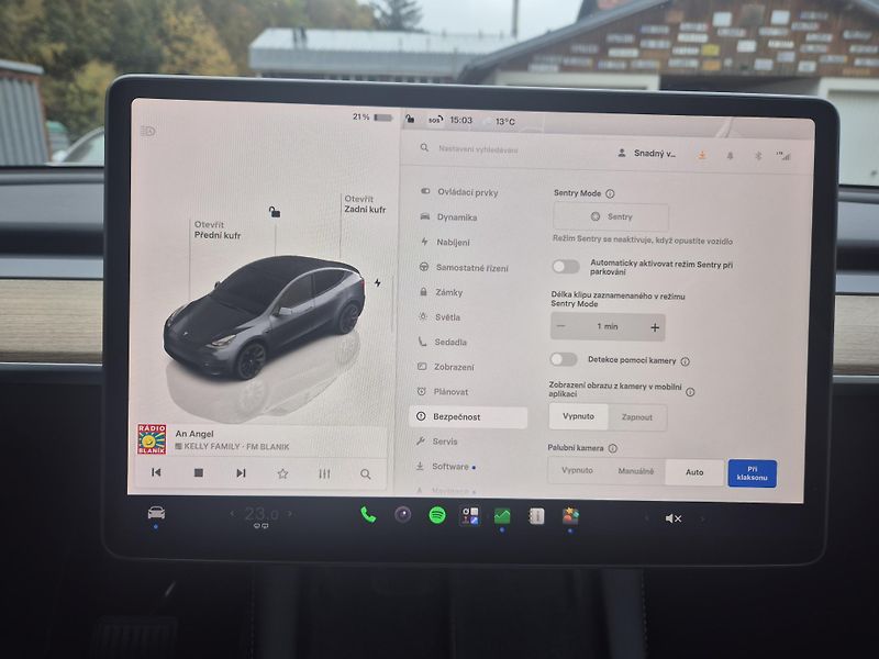 Tesla Model Y RWD 220kw TZ SOH 93,6 % - fotka 24 z 49