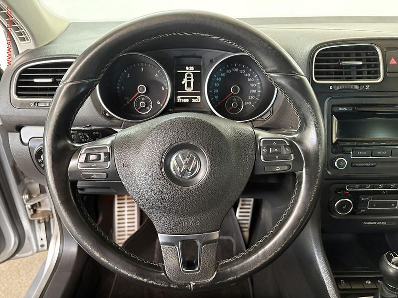 Volkswagen Golf (2011) 1.6 TDi, Style - fotka 14 z 14