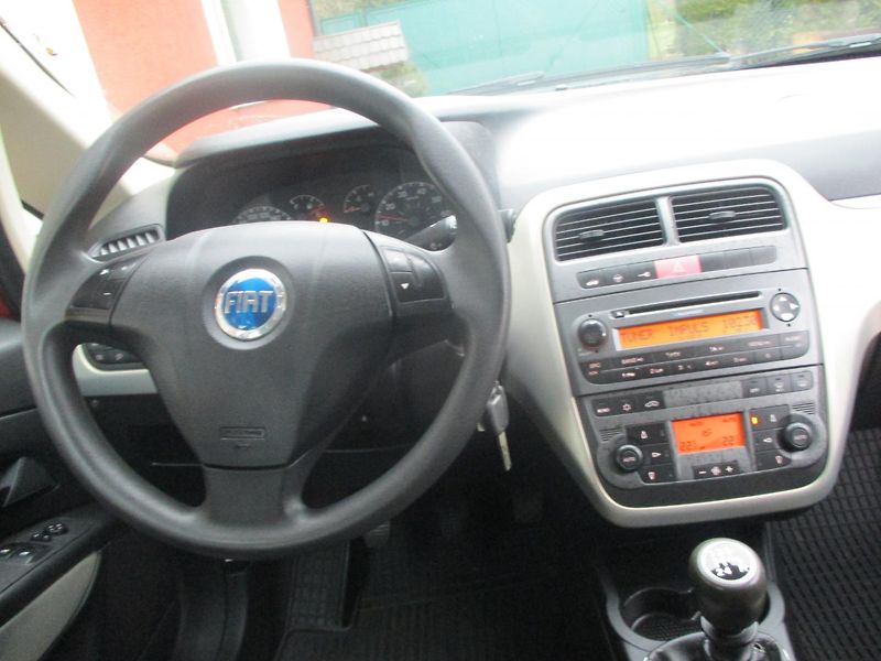 Fiat Grande Punto 1.4i KLIMA +SADA PNEU - fotka 17 z 31
