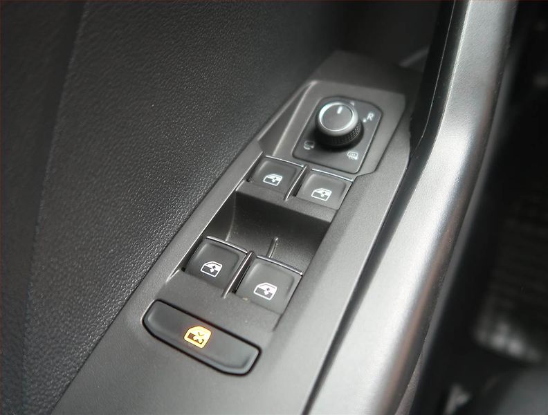 Volkswagen T-Cross (2021) 1.0 TSI - fotka 18 z 19