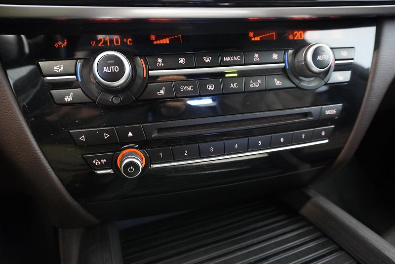 BMW X5 (2015) M50D SUV XDRIVE STEPTRONIC - fotka 24 z 42