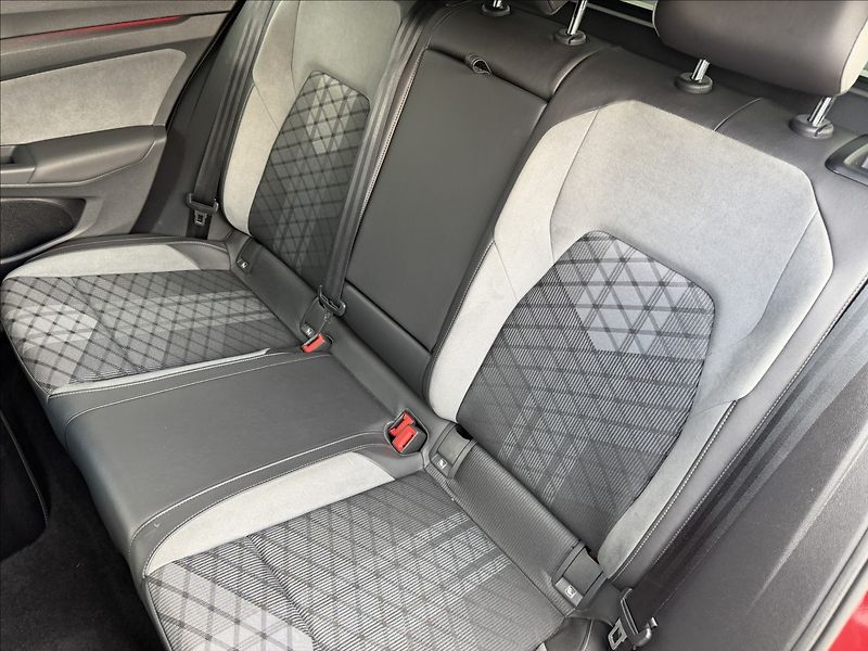 Volkswagen Golf VIII 1.5 TSI R-Line DSG - fotka 20 z 23