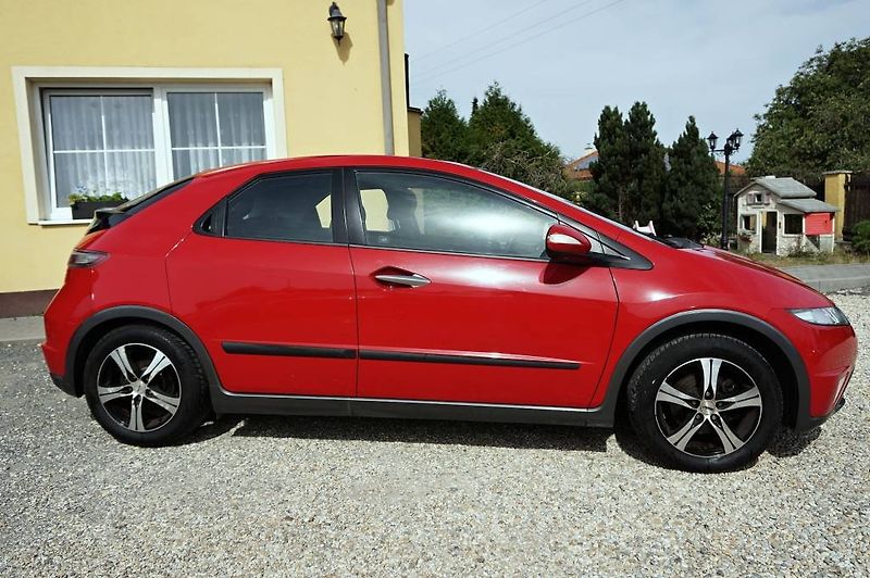 Honda Civic (2011) 1,4i- Vtec 73 kW - fotka 3 z 27