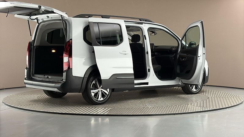 Peugeot Rifter 50 kWh AUT GT Long - fotka 6 z 25