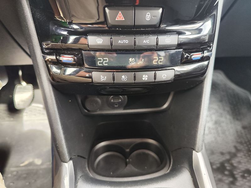 Peugeot 2008 1.6 HDI/73kW 1.Majitel - fotka 20 z 33