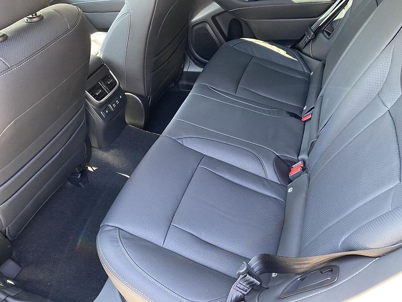 Subaru Outback (2025) 2.5i Touring MR25 černá Nappa  - fotka 14 z 18