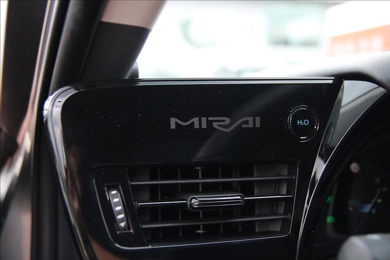 Toyota Mirai 0,0 FCEV  Excecutive VIP druhá - fotka 28 z 43