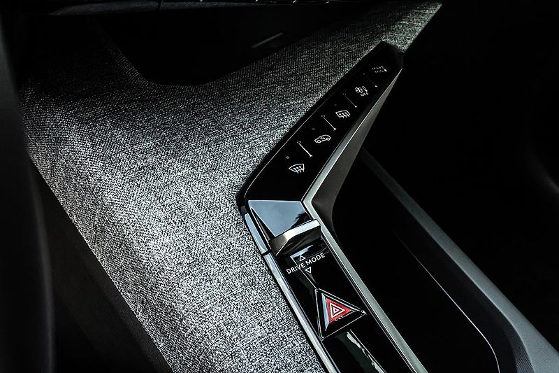 Peugeot 3008 (2026) 1,2 Hybrid 145 e-DCS6  BUSINES - fotka 13 z 14