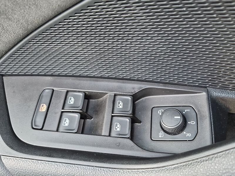 Škoda Octavia Combi 2,0 TSI DSG RS 180 kW - fotka 23 z 28