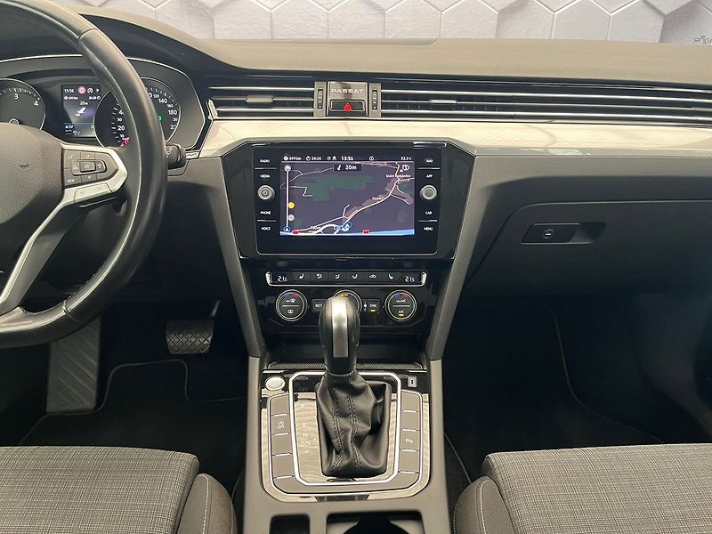 Volkswagen Passat 2.0 TDi LED SVĚTLA, rezervace - fotka 17 z 96