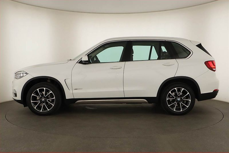 BMW X5 (2015) xDrive30d - fotka 3 z 21