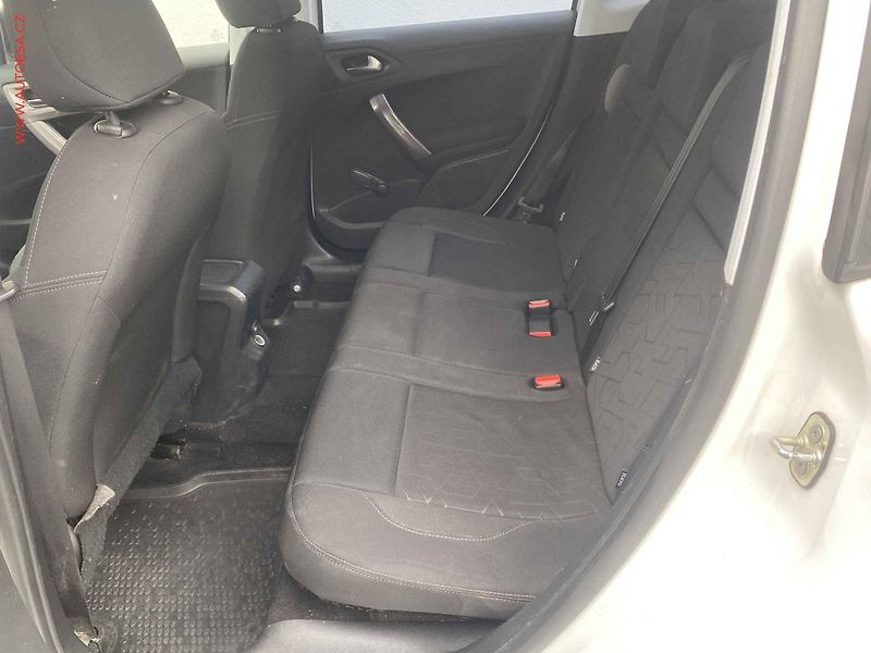Peugeot 2008 (2014) 1.6 VTi, 2.maj,ČR, Active - fotka 10 z 19