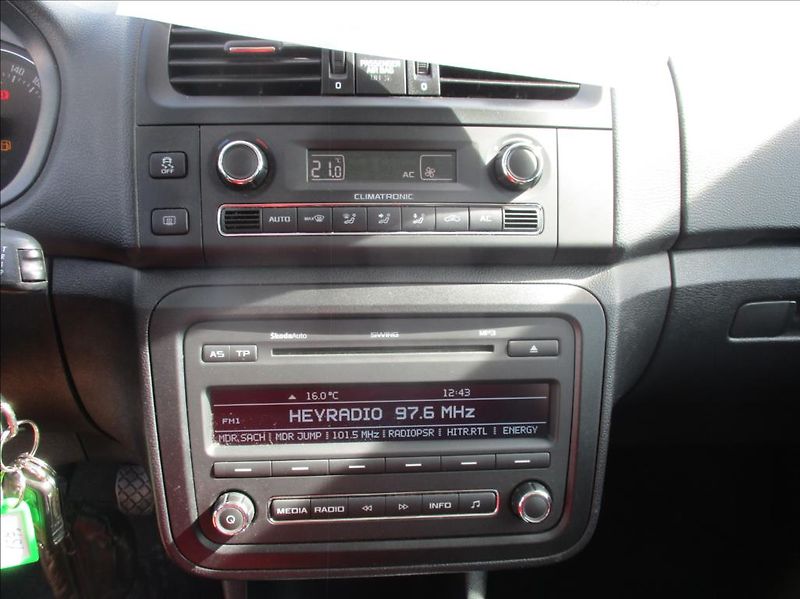 Škoda Roomster 1,2 TSi, Style, klima, servis, - fotka 16 z 27