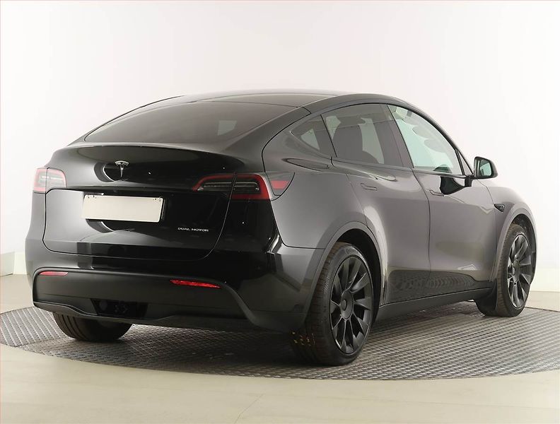 Tesla Model Y (2023) Long Range AWD 79kWh, SoH 93% - fotka 5 z 33