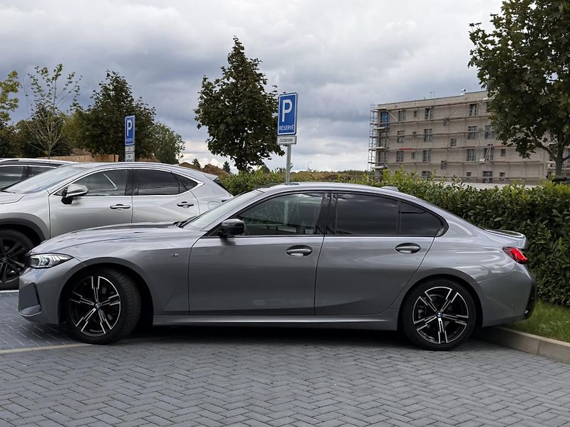 BMW Řada 3 (2024) 318d 110 kW/M-Sport/DPH - fotka 2 z 28