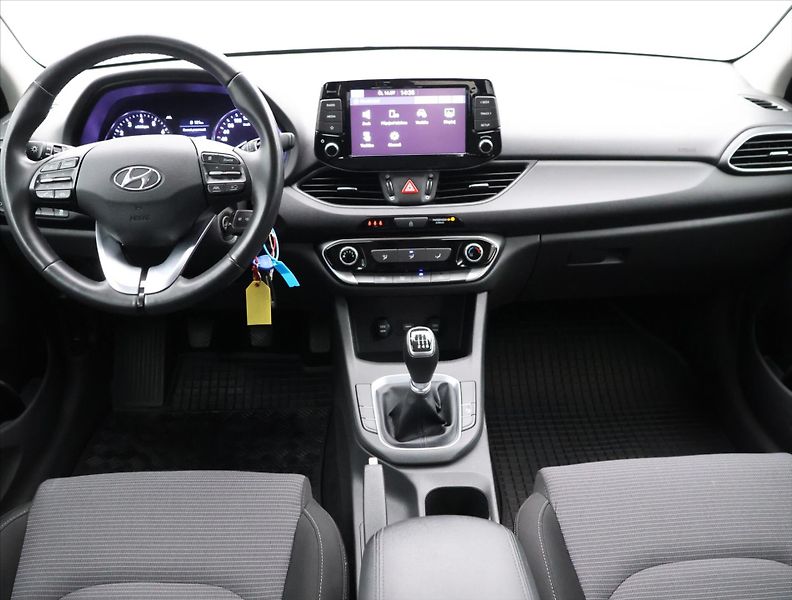 Hyundai i30 1,5 i Comfort Family CZ 2.Maj - fotka 23 z 31