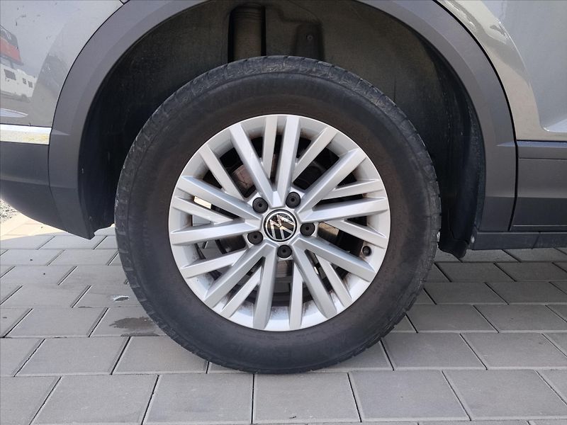 Volkswagen T-Roc 1,5   1,5TSI 110Kw - fotka 30 z 31