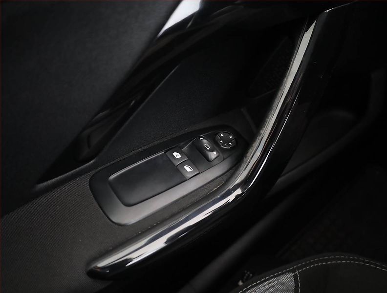 Peugeot 208 (2016) 1.2 PureTech, ČR,1.maj - fotka 13 z 15