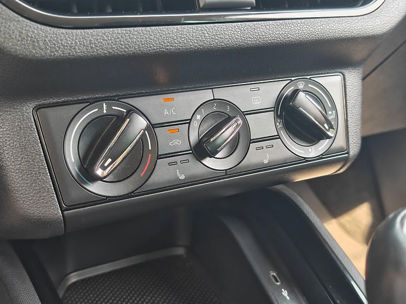 Škoda Kamiq Ambition 6MP 1,0TSI - fotka 17 z 22