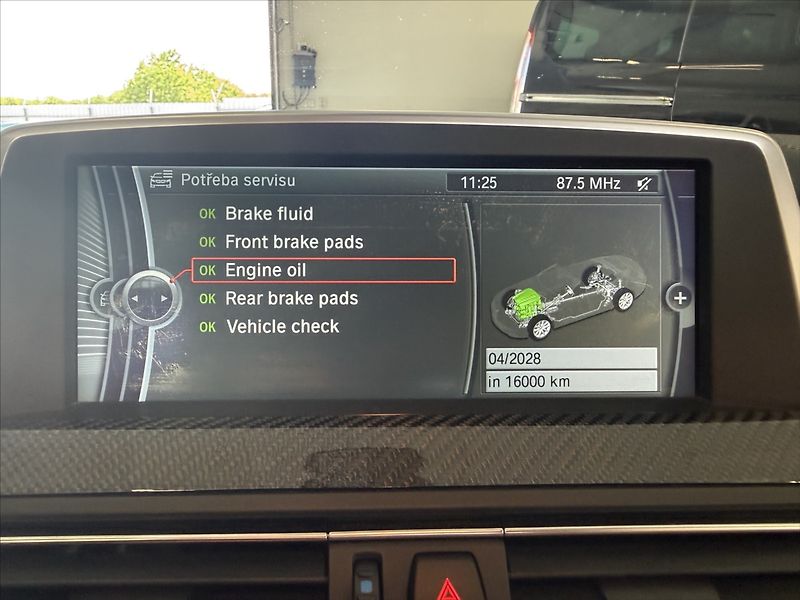 BMW M6 4,4 V8 412kW individual - fotka 23 z 30