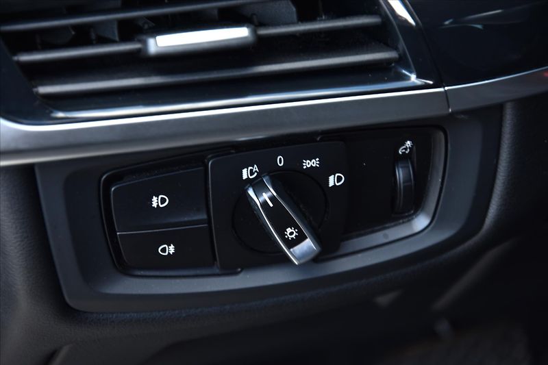 BMW X6 xDrive M50d 280kW SERVIS.KNIHA - fotka 19 z 28